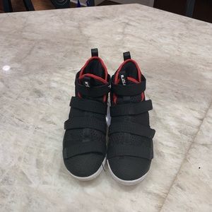 Nike LeBron Soldier basketball shoes size 7